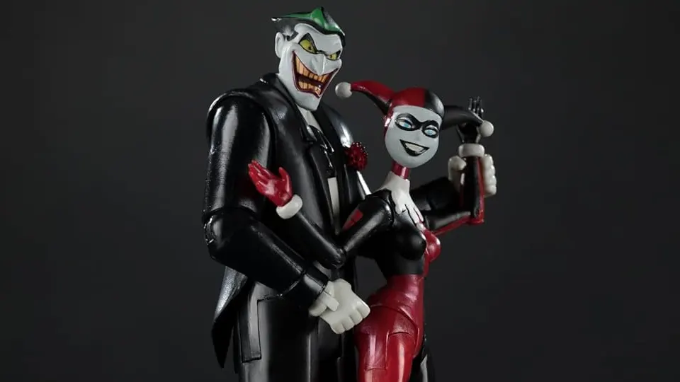 Batman: The Animated Series Harley Quinn and The Joker (Mad Love 2 Pack) 6in Action Figures Gold Label 6 Mad Love 2 pack Harley Quinn and Joker comic art