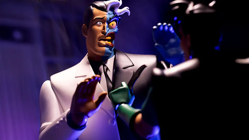 Rare Drop Alert, The Mondo Batman Animated Two-Face Figure Is Here 7 Batman TAS Two-Face Mondo