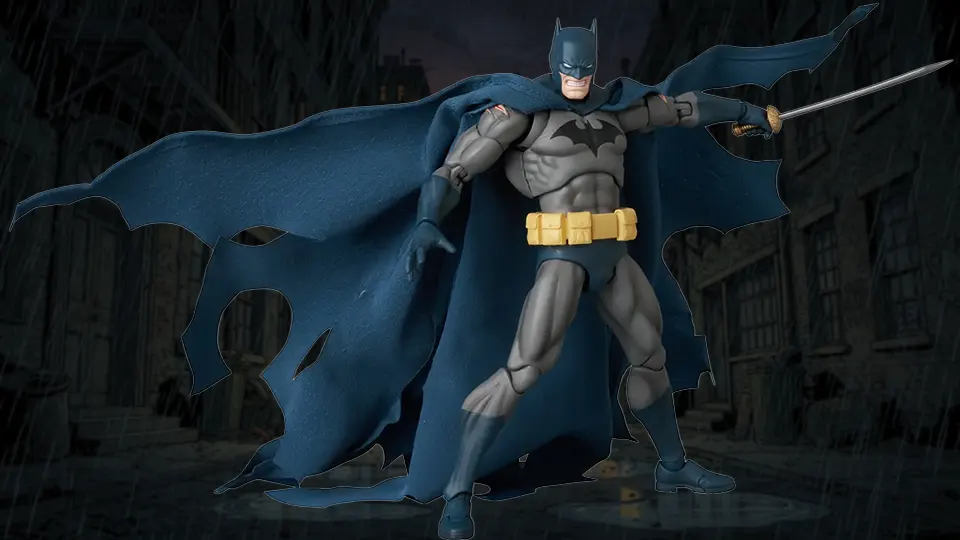 MAFEX Batman HUSH Battle-Damaged No.295 figure