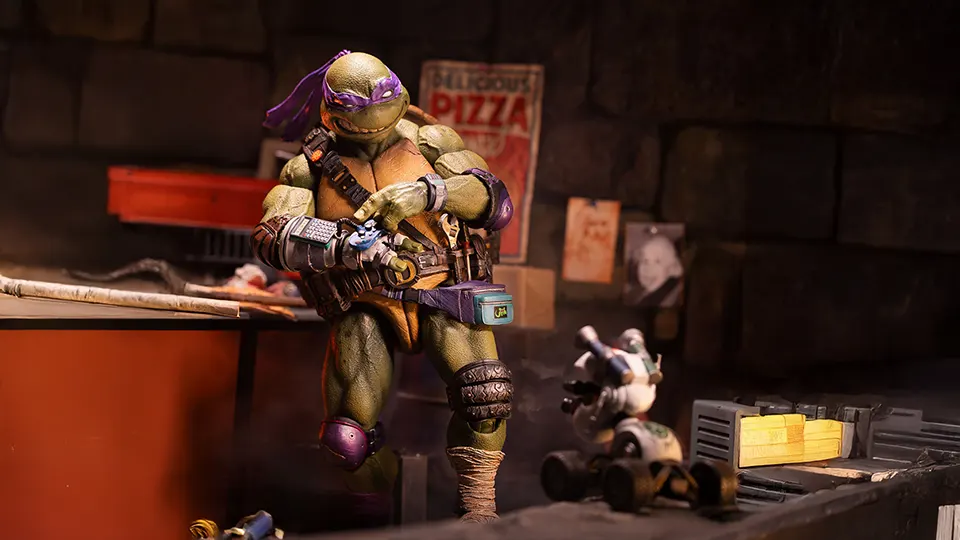 Mondo’s TMNT Donatello 1/6 Scale Figure is Fully Geared and Ready to Build 3 unboxing Mondo Donatello TMNT collectible