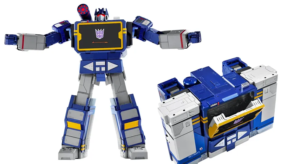 Transformers’ Greatest Spy Returns: The Robosen Transformers Auto-Converting Soundwave Robot 7 Transformers auto-converting robot Soundwave