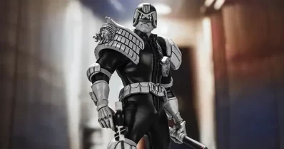 black and white figure hiya toys judge dredd