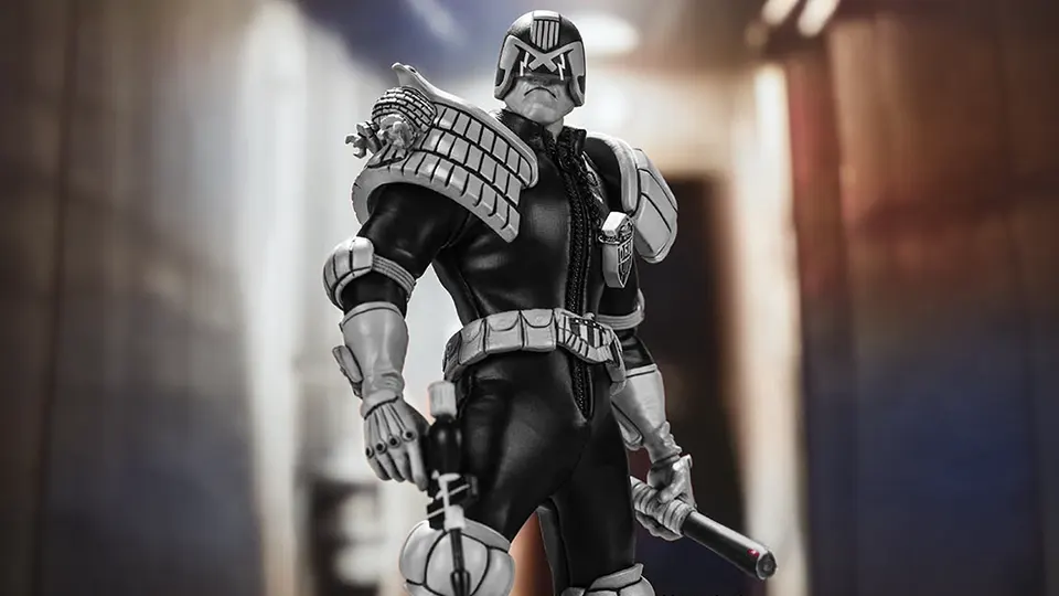 Hiya Toys Judge Dredd Black and White Figure Opens for Pre-Order 2 hiya toys judge dredd 6 inch figure